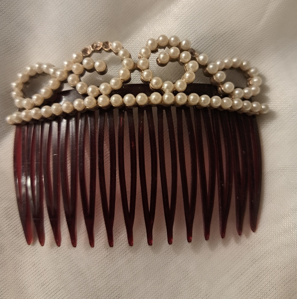 Elegant Pearl and Gold Hair Comb - Picture 2 of 3